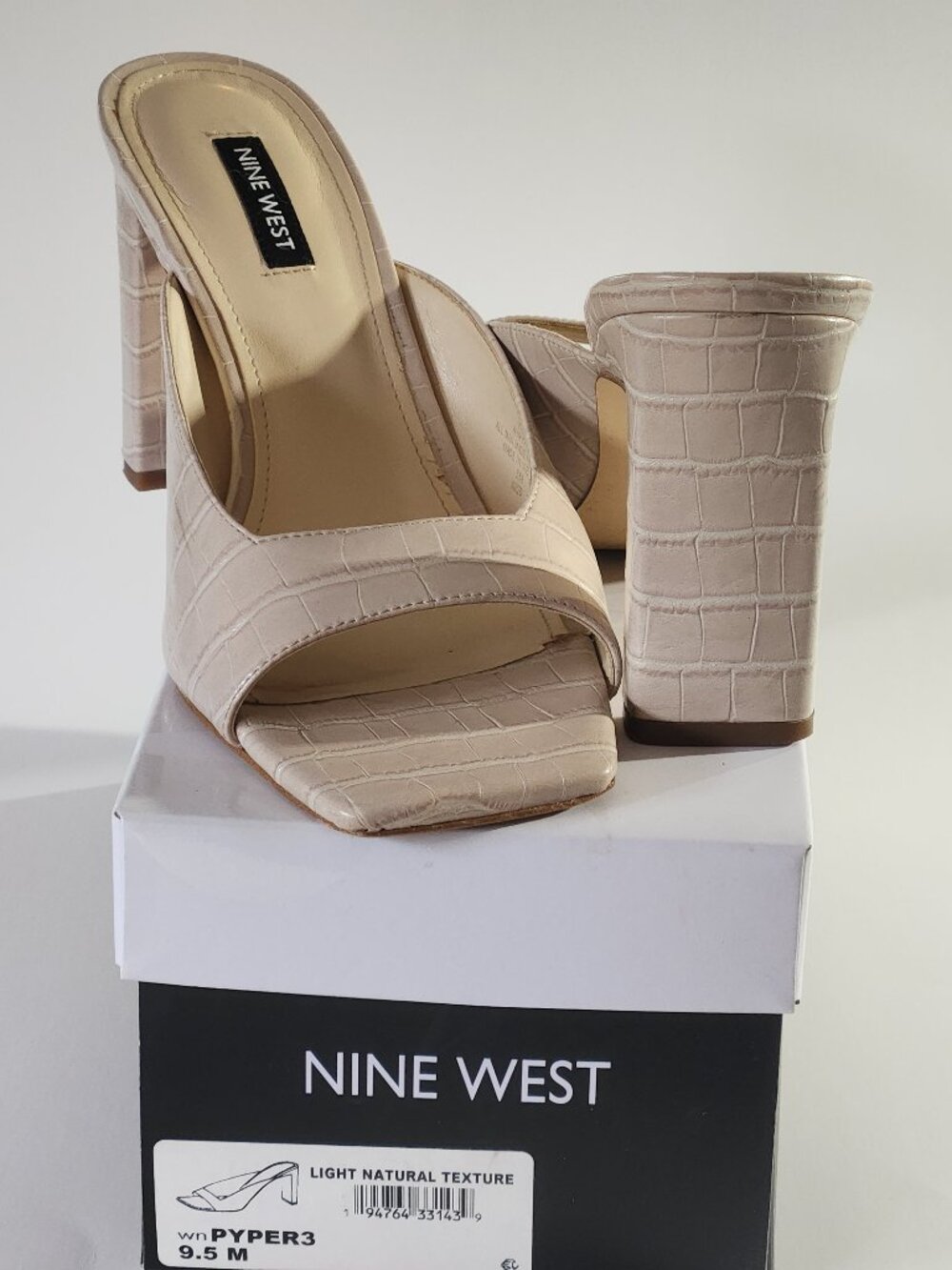 Nine West beige slip on sandal 9.5 like new